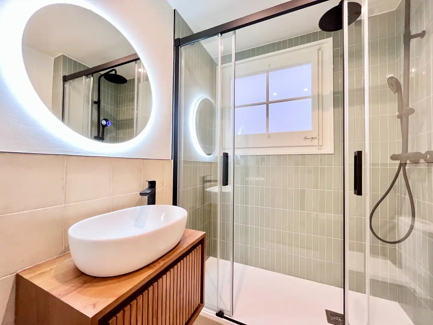 Bathroom of Flat for sale in Barcelona  with Air Conditioner, Heating and Parquet flooring