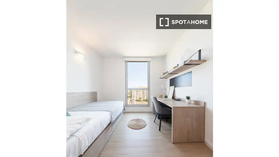 Room in Port Forum