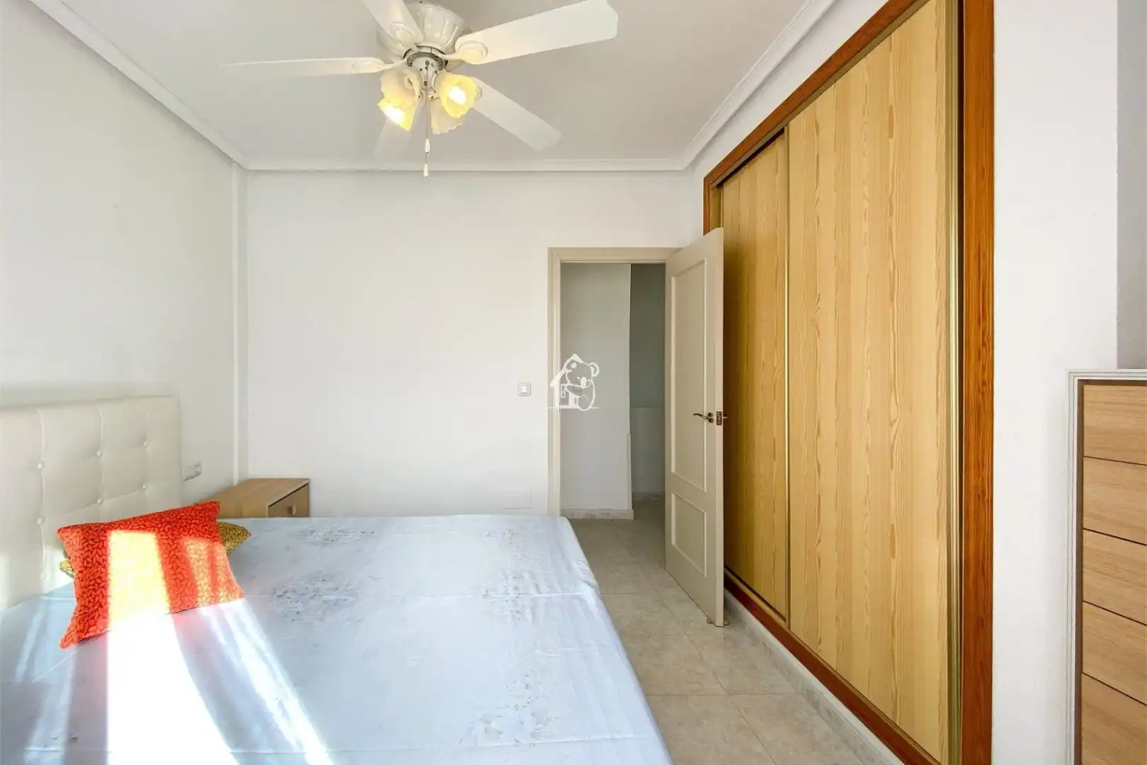Dormitori de Casa adosada en venda en Torrevieja amb Aire condicionat, Jardí privat i Terrassa