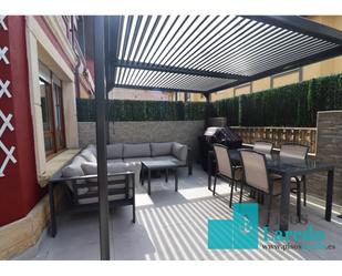 Terrassa de Casa adosada en venda en Escalante amb Terrassa i Piscina