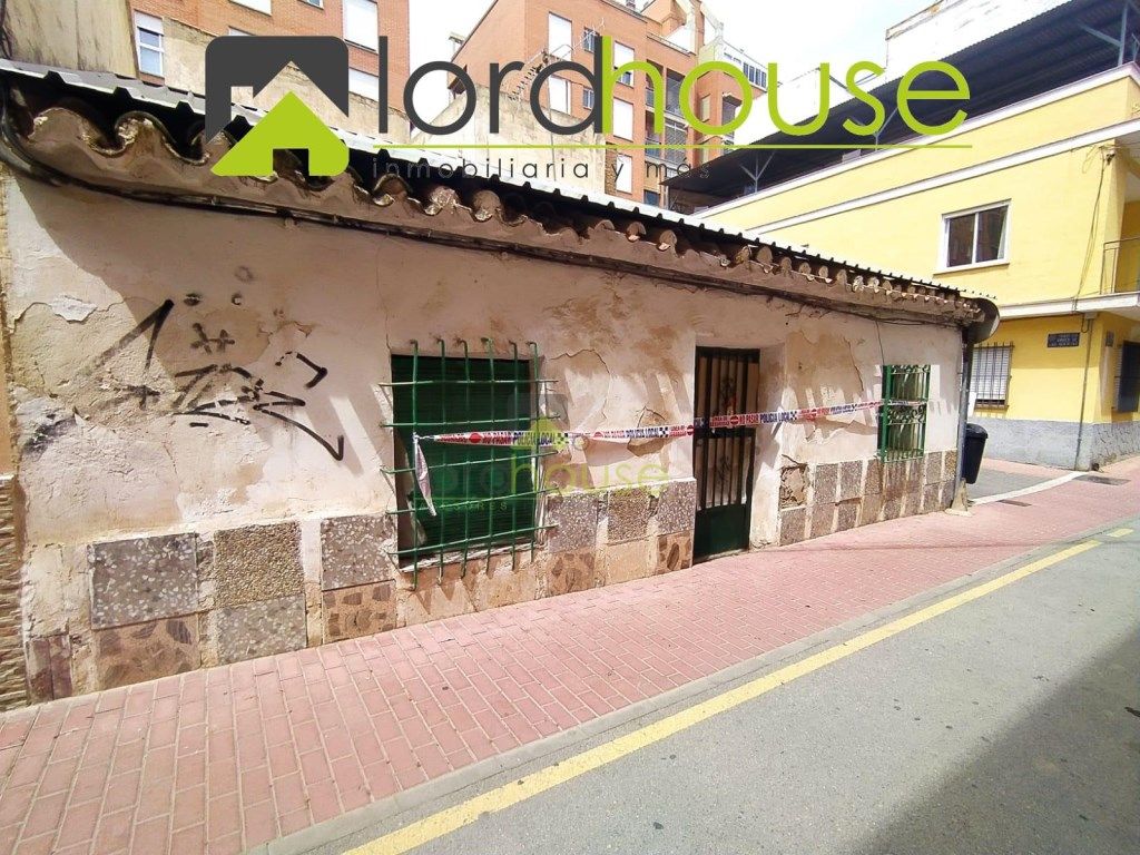 Vista exterior de Casa o xalet en venda en Lorca amb Jardí privat