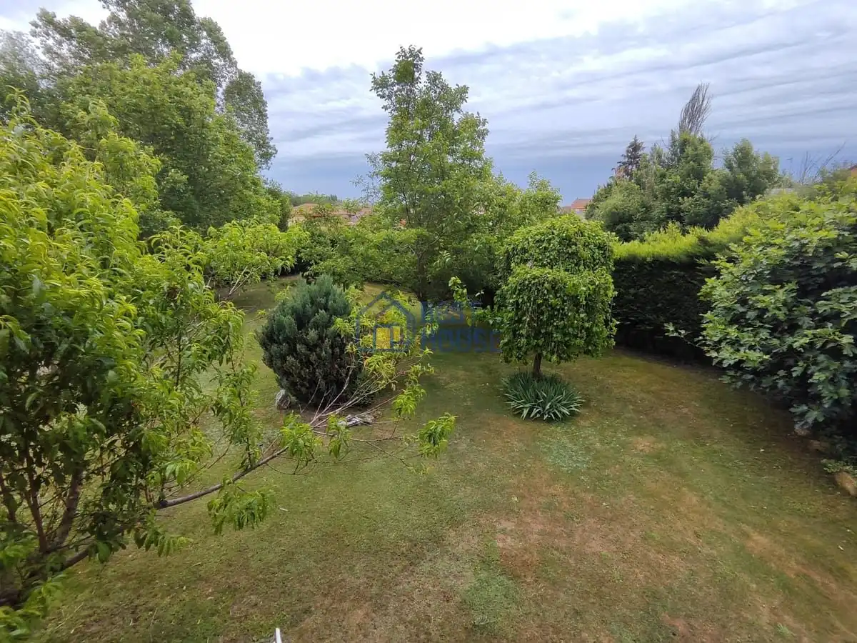 Jardí de Casa o xalet en venda en San Andrés del Rabanedo amb Calefacció, Jardí privat i Parquet
