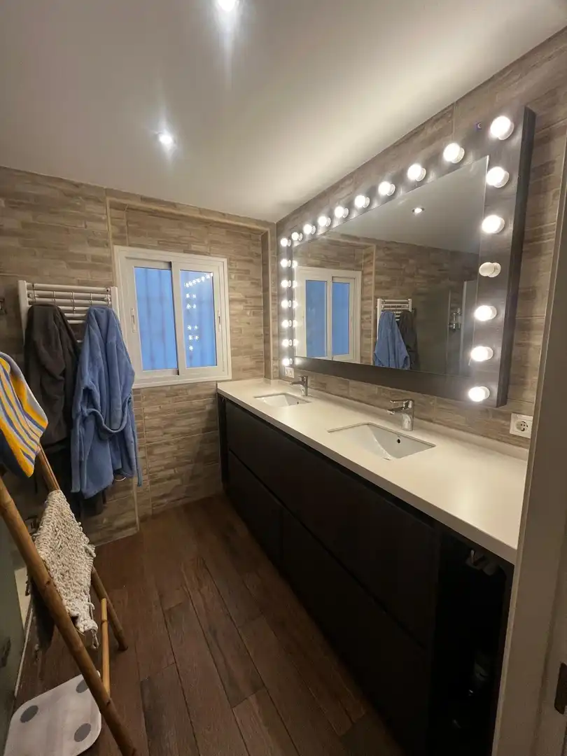 Bathroom of Flat for sale in Córdoba  with Air Conditioner, Parquet flooring and Storage room