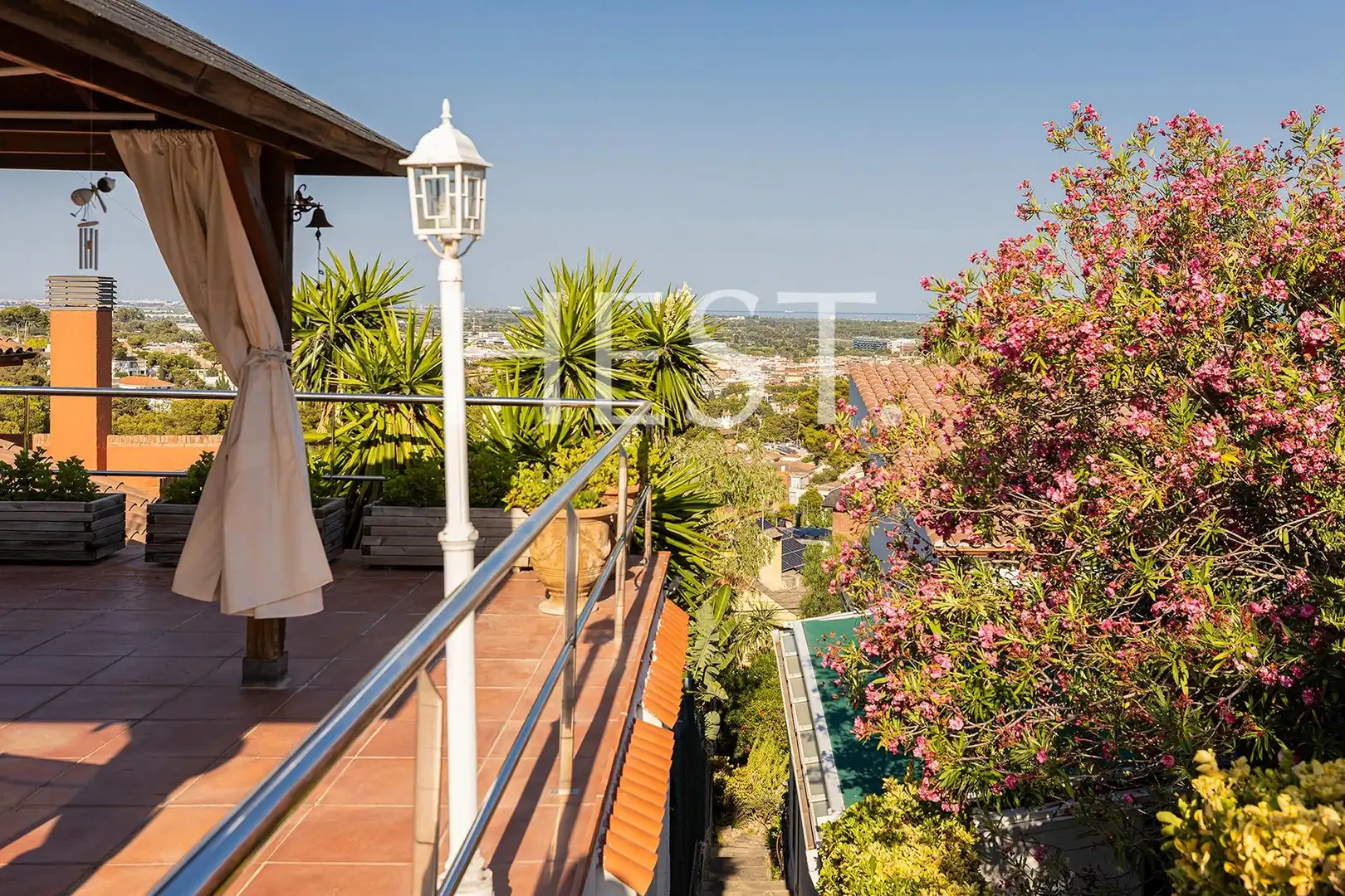 Terraza de Casa o chalet en venta en Castelldefels con Calefacción, Jardín privado y Parquet