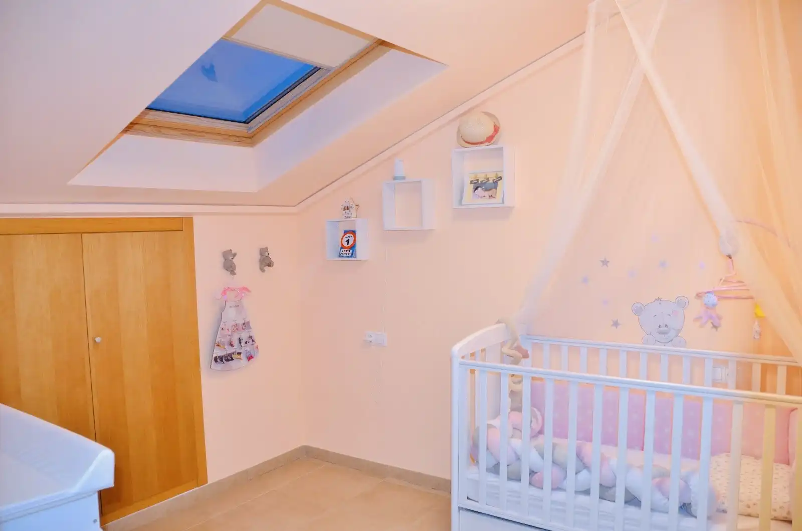 Schlafzimmer von Dachboden zum Verkauf in Dénia mit Klimaanlage, Heizung und Terrasse