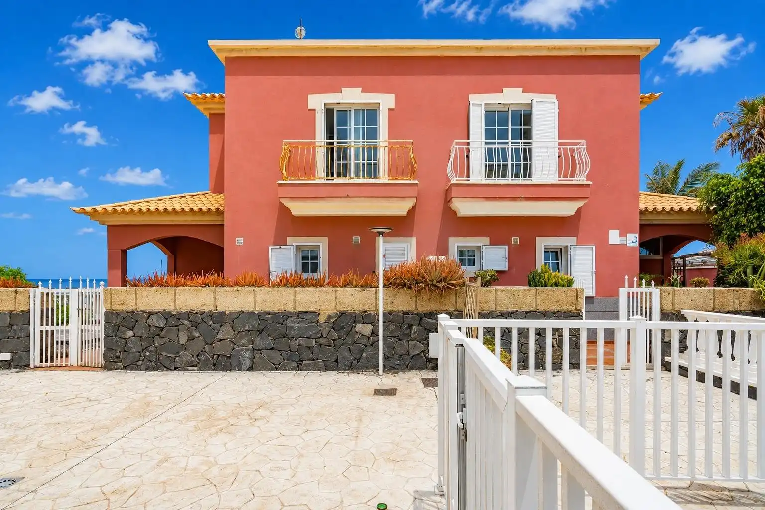 Vista exterior de Casa adosada de alquiler en Granadilla de Abona con Jardín privado, Terraza y Balcón