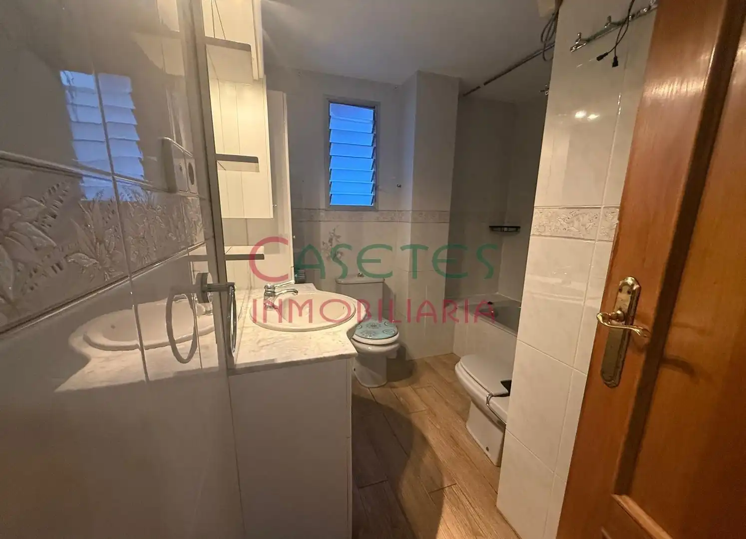 Baño de Piso en venta en Paterna con Aire acondicionado, Calefacción y Trastero