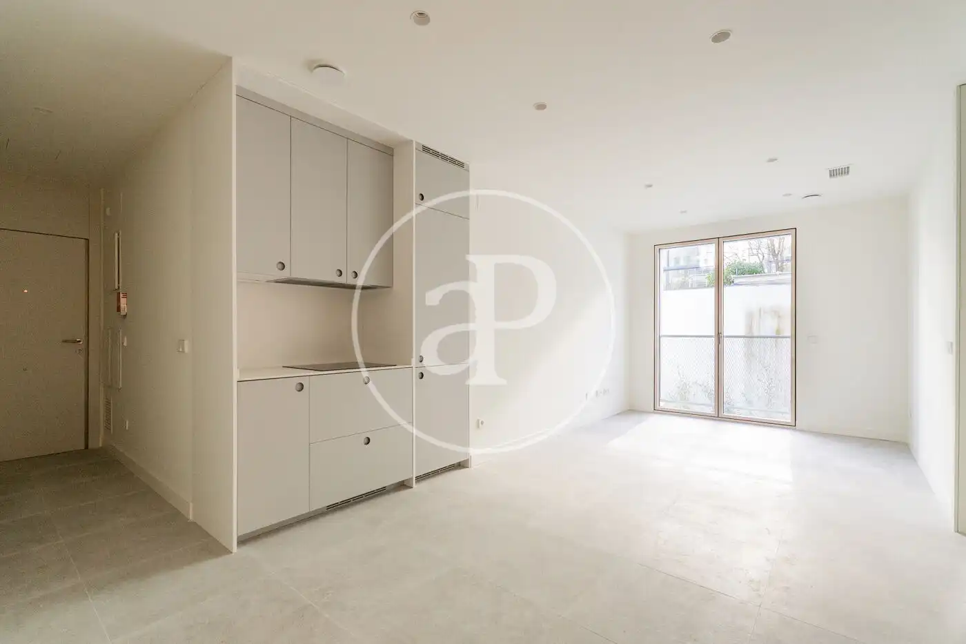 Vista exterior de Piso de alquiler en Madrid con Aire acondicionado, Calefacción y Jardín privado
