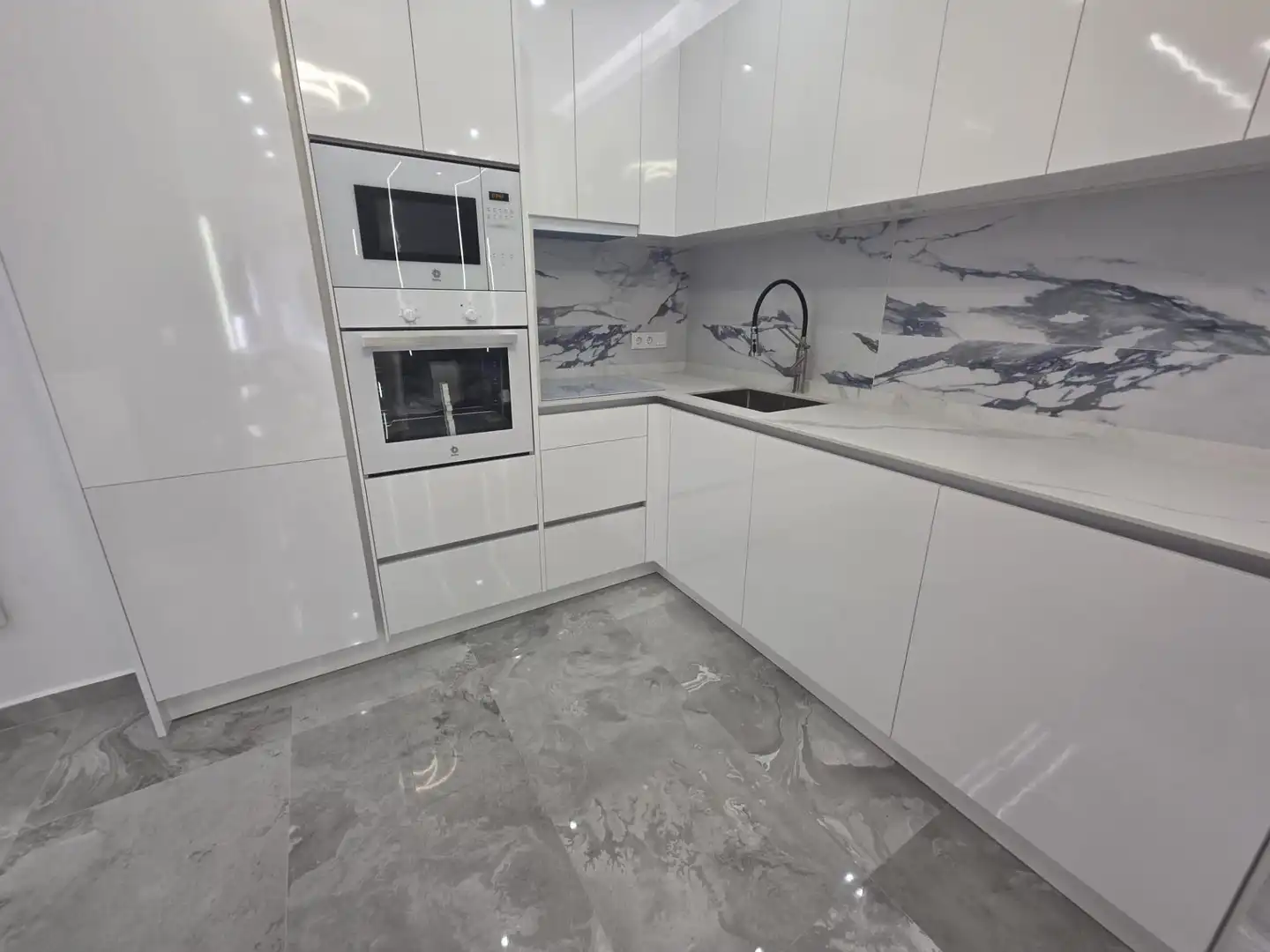 Cocina de Piso en venta en Benidorm con Aire acondicionado, Calefacción y Jardín privado