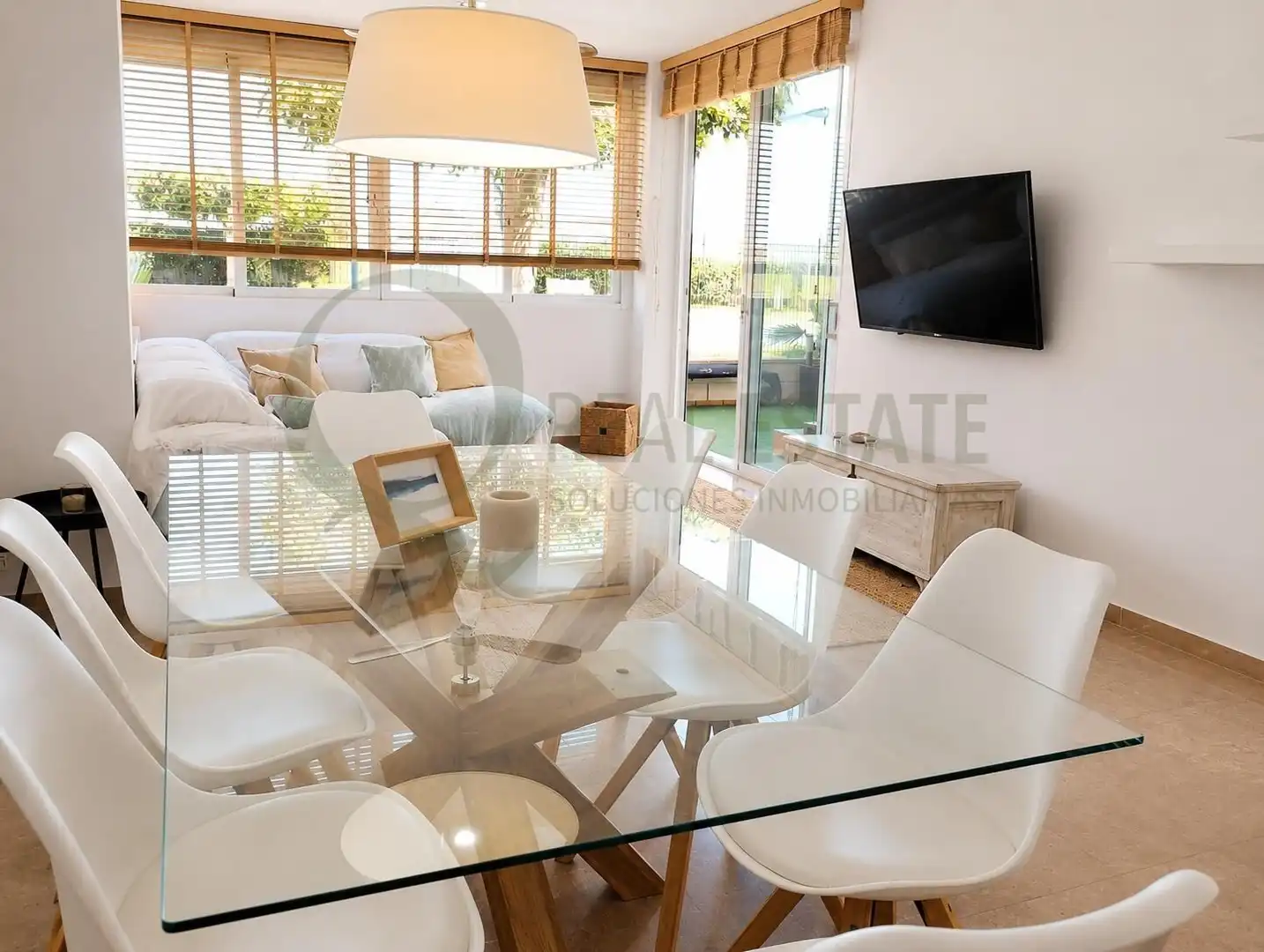 Wohnzimmer von Erdgeschoss zur Miete in El Campello mit Klimaanlage, Privatgarten und Möbliert