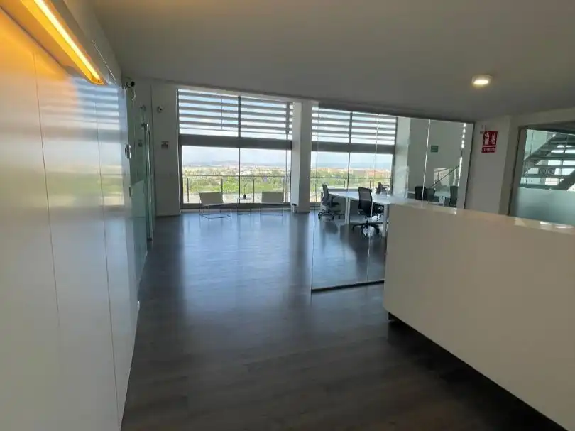 Büro zur Miete in Xirivella mit Klimaanlage, Heizung und Terrasse
