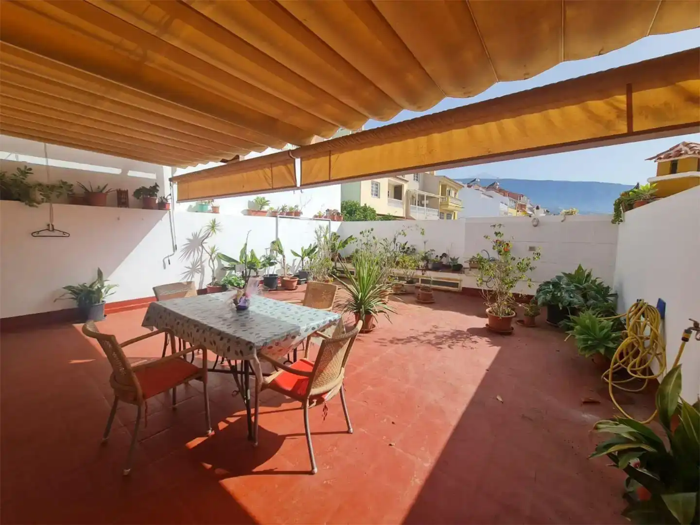 Terrasse von Einfamilien-Reihenhaus zur Miete in La Orotava mit Möbliert, Ofen und Waschmaschine