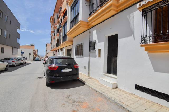 Local comercial en Venta en  C. Islas Bahamas, 98 en Motril  ciudad