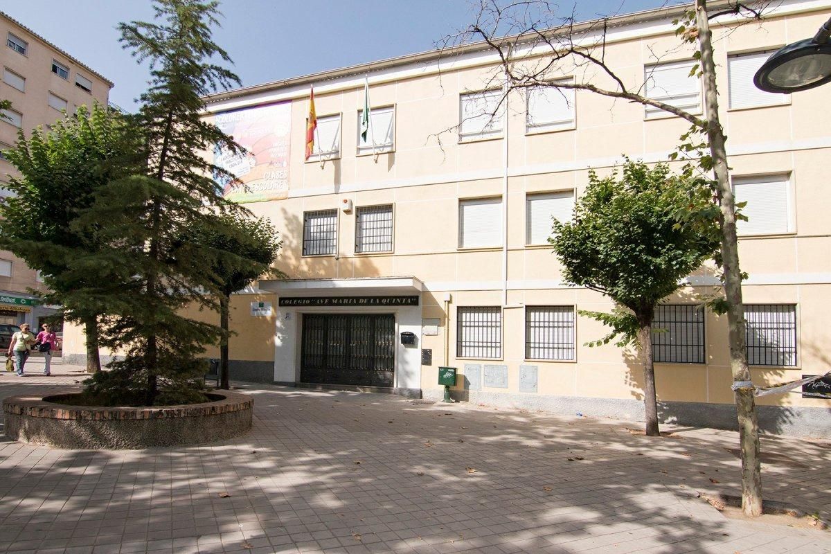 Vista exterior de Pis de lloguer en  Granada Capital amb Calefacció i Moblat