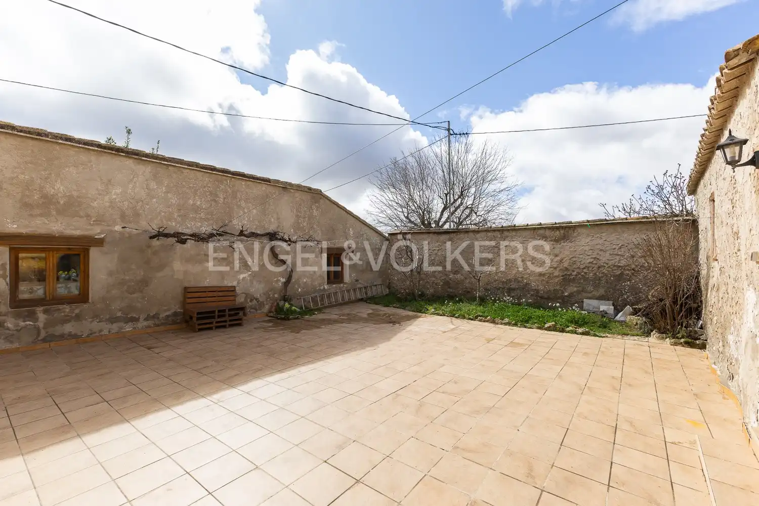 Terrassa de Finca rústica en venda en Requena amb Aire condicionat, Calefacció i Jardí privat
