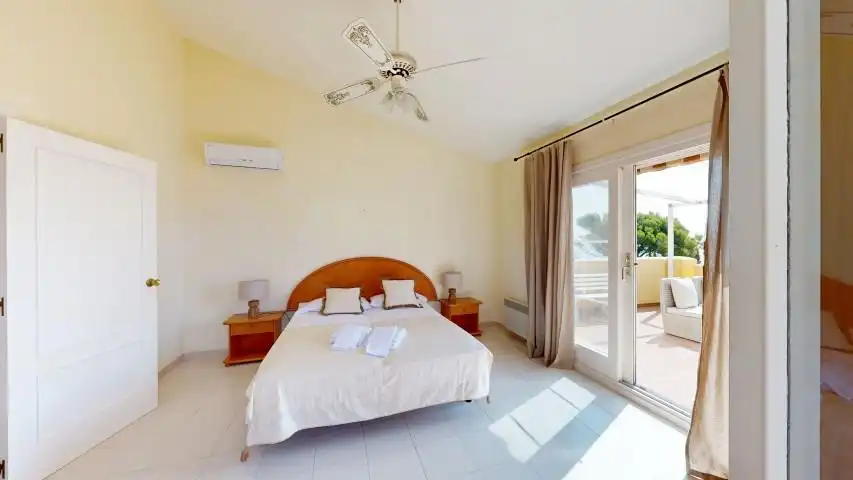 Dormitori de Casa o xalet en venda en L'Ametlla de Mar  amb Aire condicionat, Jardí privat i Terrassa