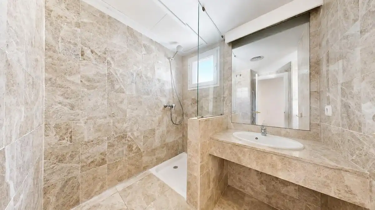 Bany de Àtic en venda en Marbella amb Aire condicionat, Jardí privat i Terrassa