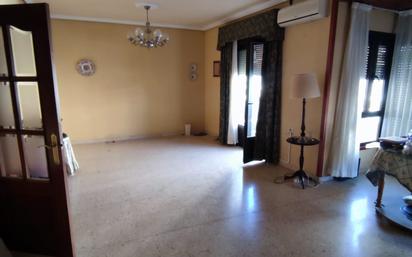 Sala d'estar de Pis en venda en Úbeda amb Aire condicionat, Terrassa i Traster
