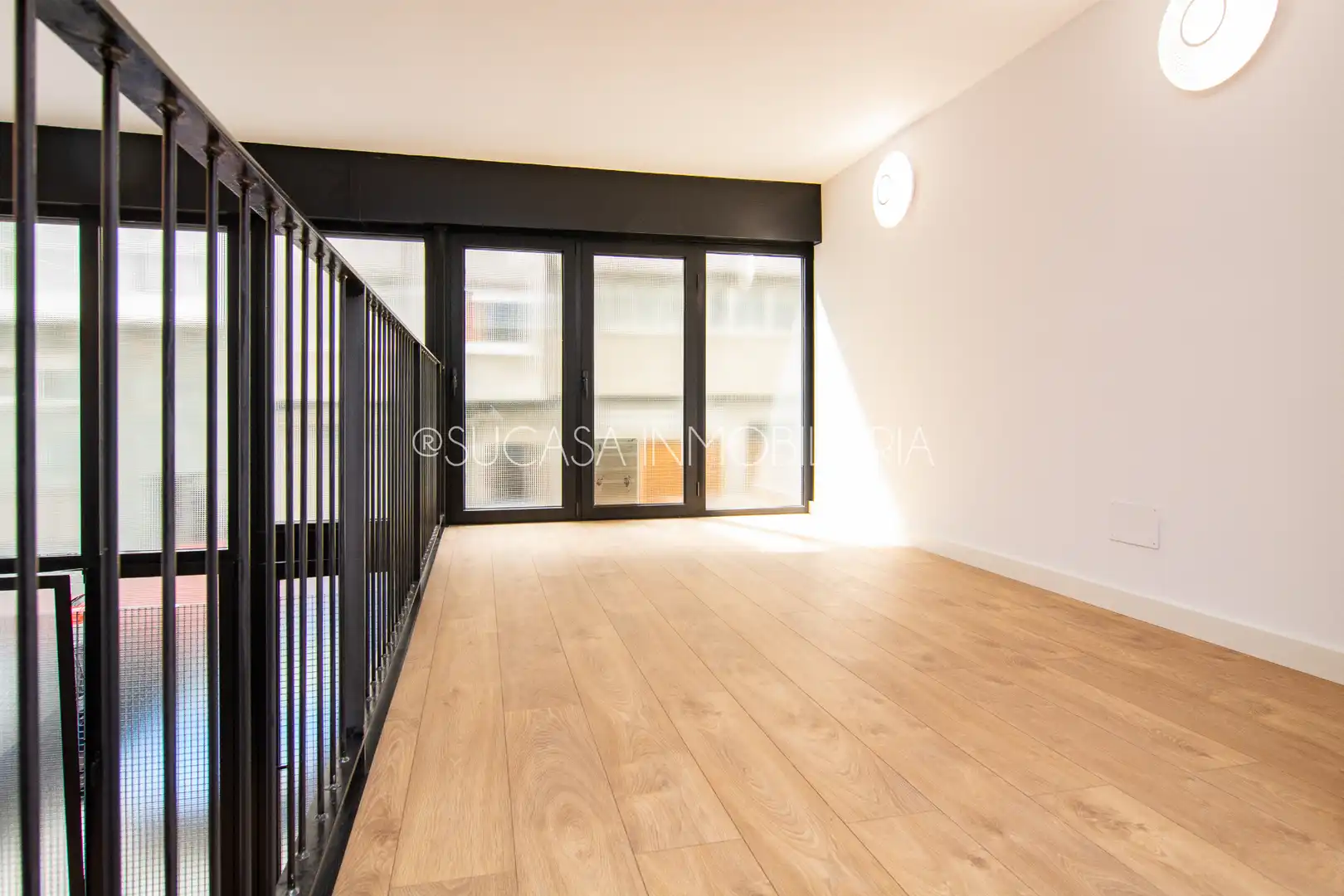 Sala d'estar de Loft de lloguer en A Coruña Capital  amb Calefacció, Parquet i Forn