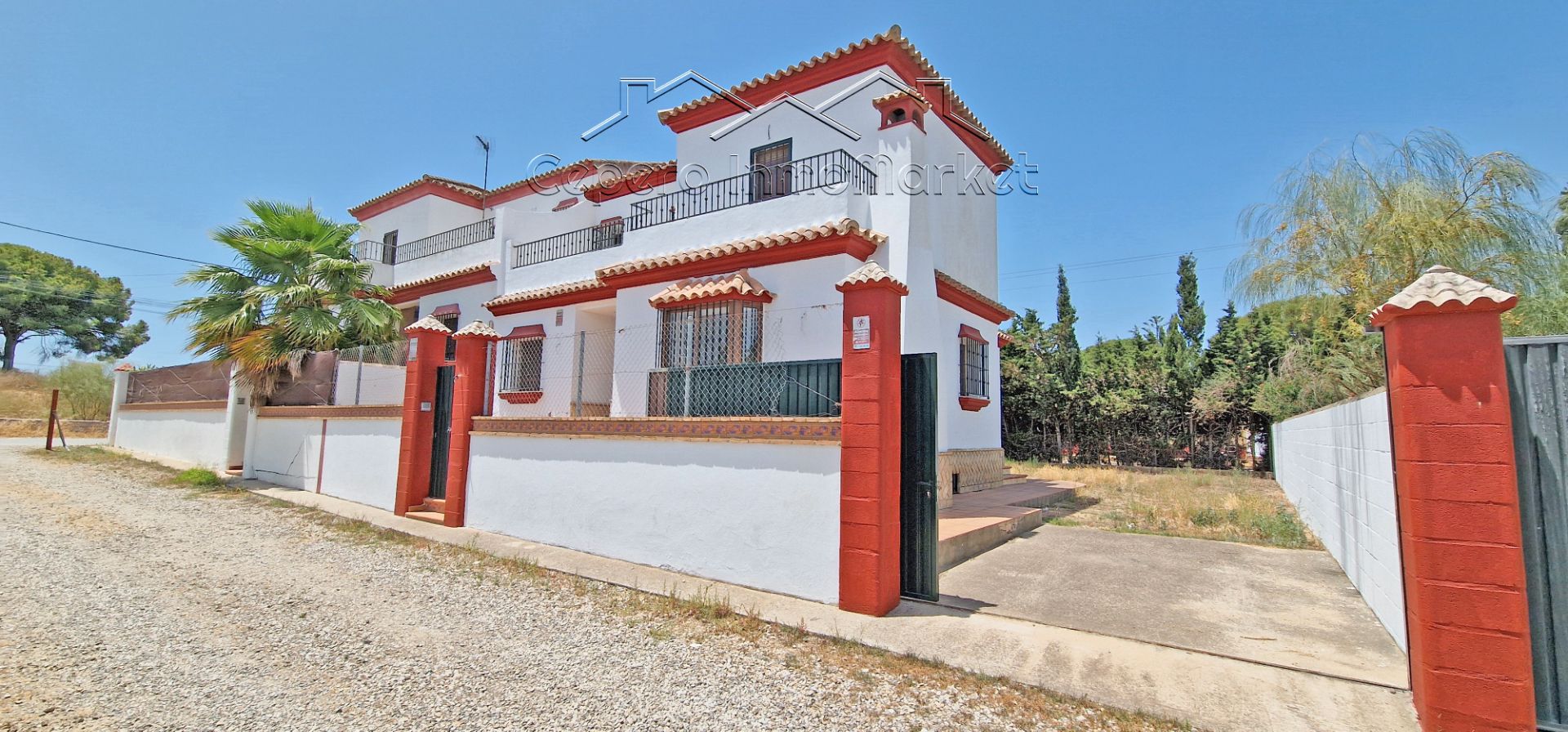 Vista exterior de Casa adosada en venda en El Puerto de Santa María amb Jardí privat i Balcó