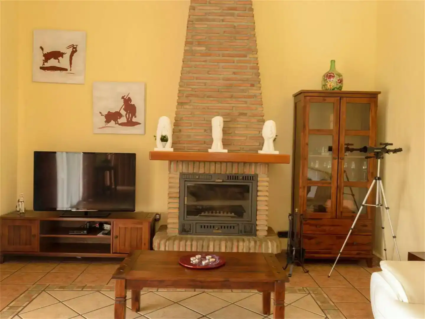 Wohnzimmer von Country house zur Miete in Benamocarra mit Klimaanlage und Schwimmbad