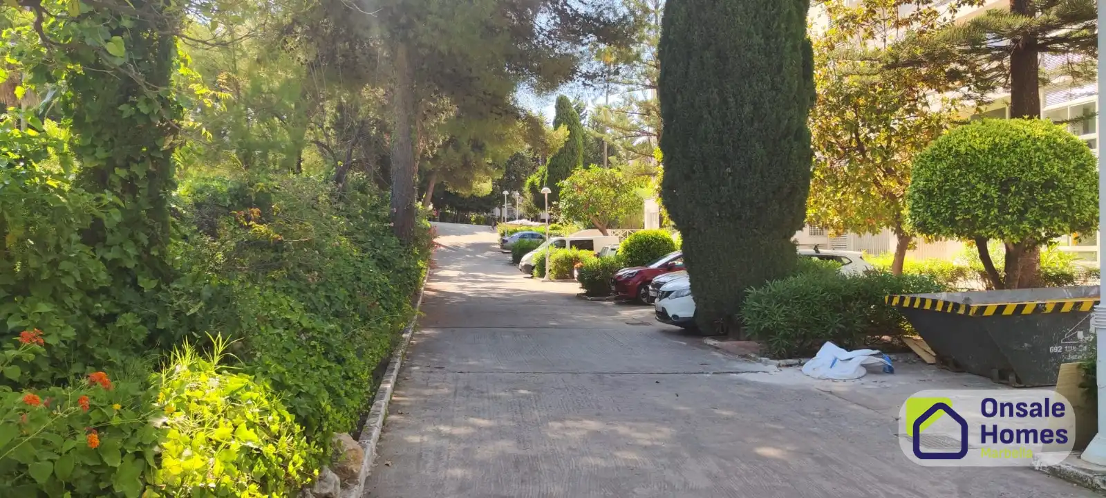 Parking de Apartamento en venta en Marbella con Terraza, Trastero y Piscina comunitaria