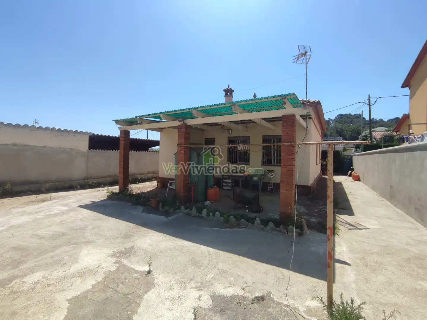 Vista exterior de Casa o xalet en venda en Sant Andreu de la Barca amb Calefacció, Jardí privat i Terrassa
