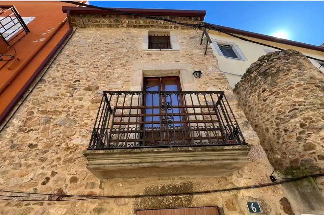 Terrassa de Casa adosada en venda en Cabanes (Girona) amb Balcó