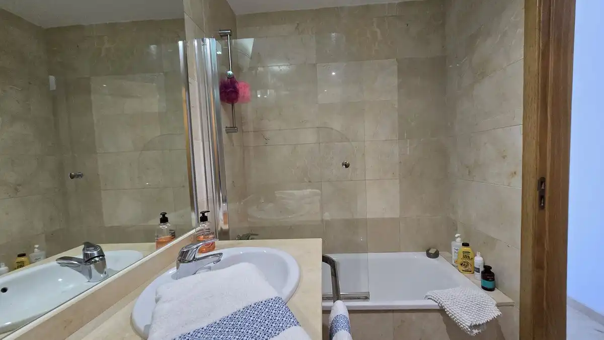 Bathroom of Apartments for rent in Marbella  with Air Conditioner, Terrace and Community pool
