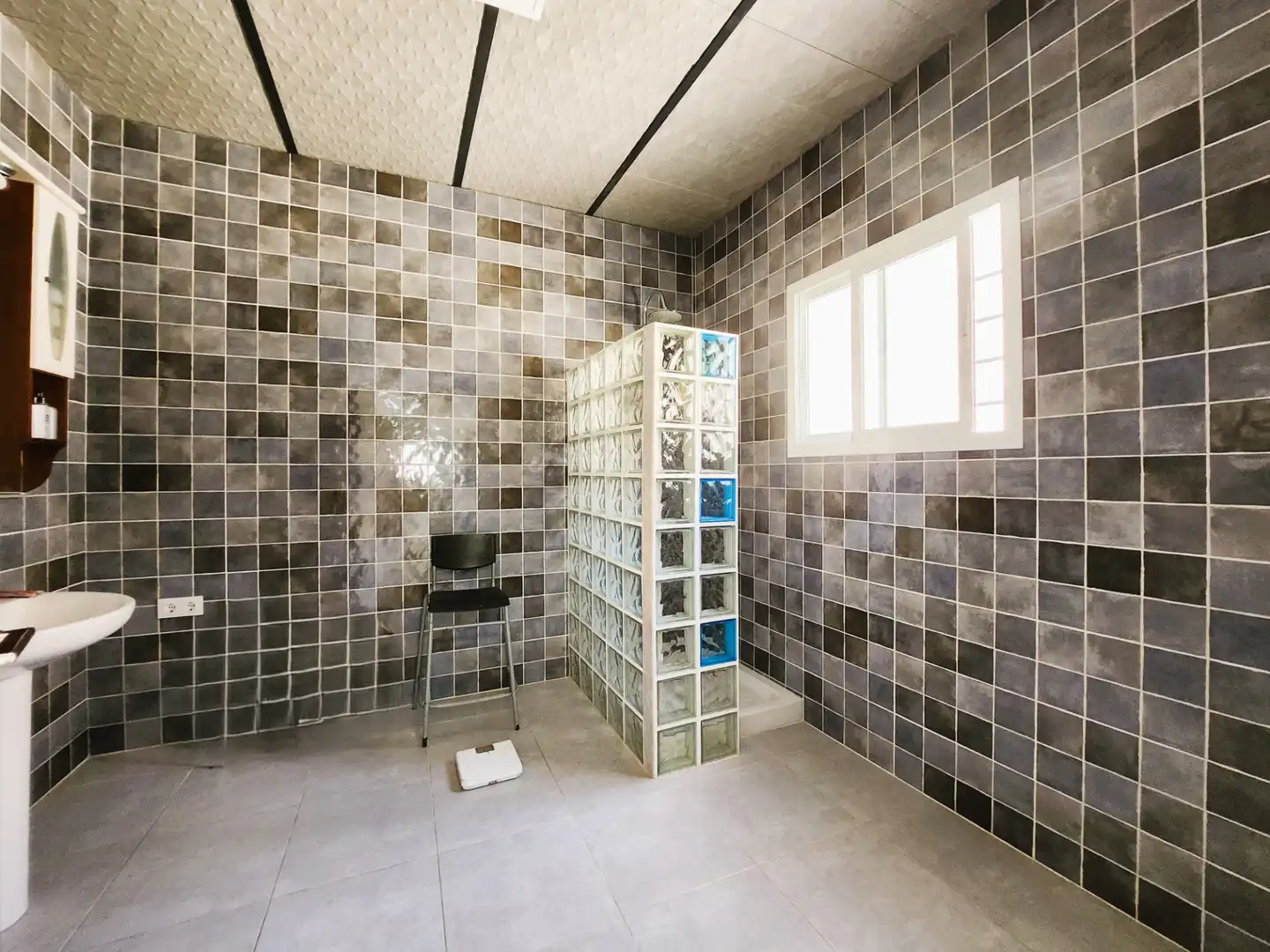 Baño de Casa o chalet en venta en Alcalá de Guadaira con Aire acondicionado, Calefacción y Jardín privado