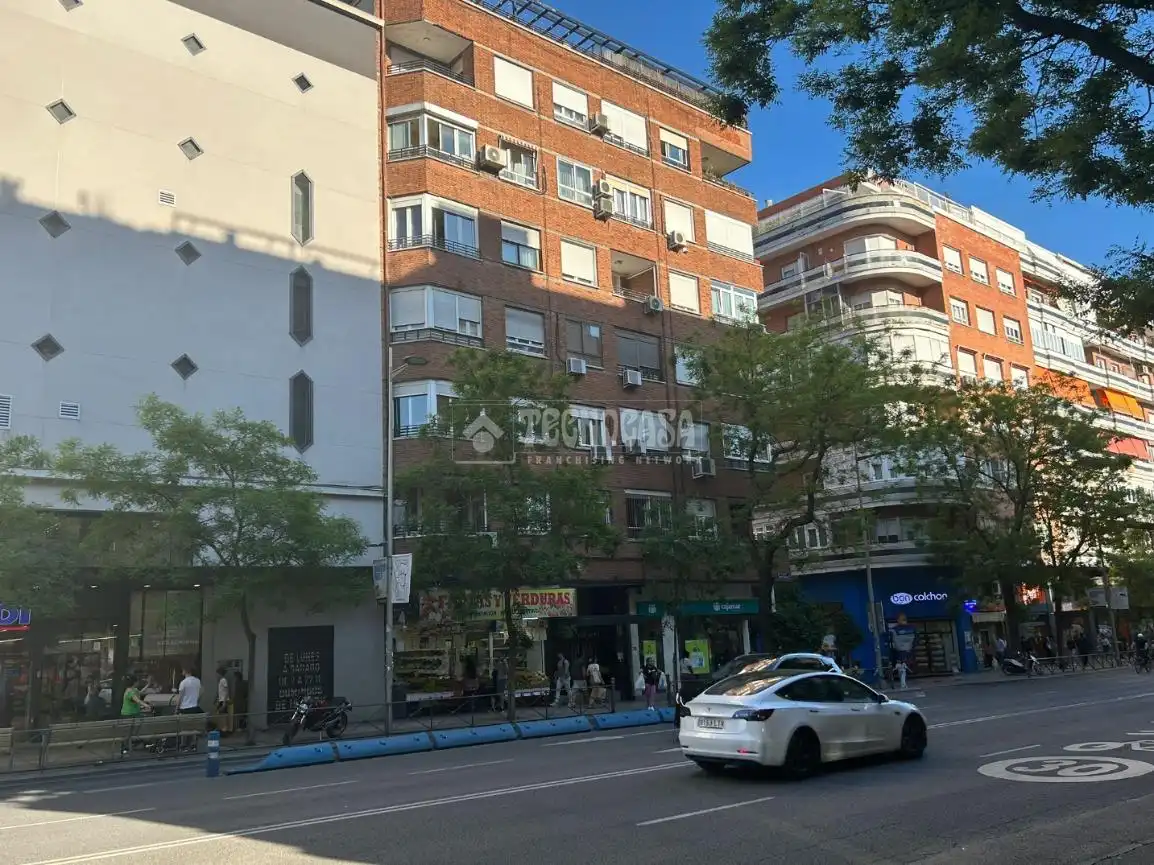 Vista exterior de Piso en venta en Madrid con Aire acondicionado y Parquet