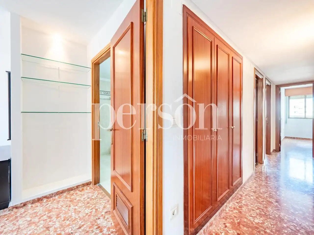 Habitación de Piso de alquiler en Valencia con Aire acondicionado, Parquet y Amueblado