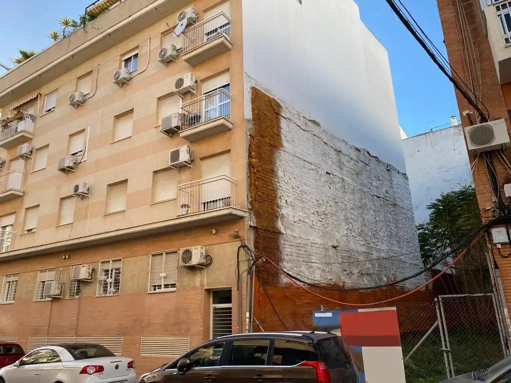 Wohnbaugrundstück zum Verkauf in Calle Cortegana, imagen 2