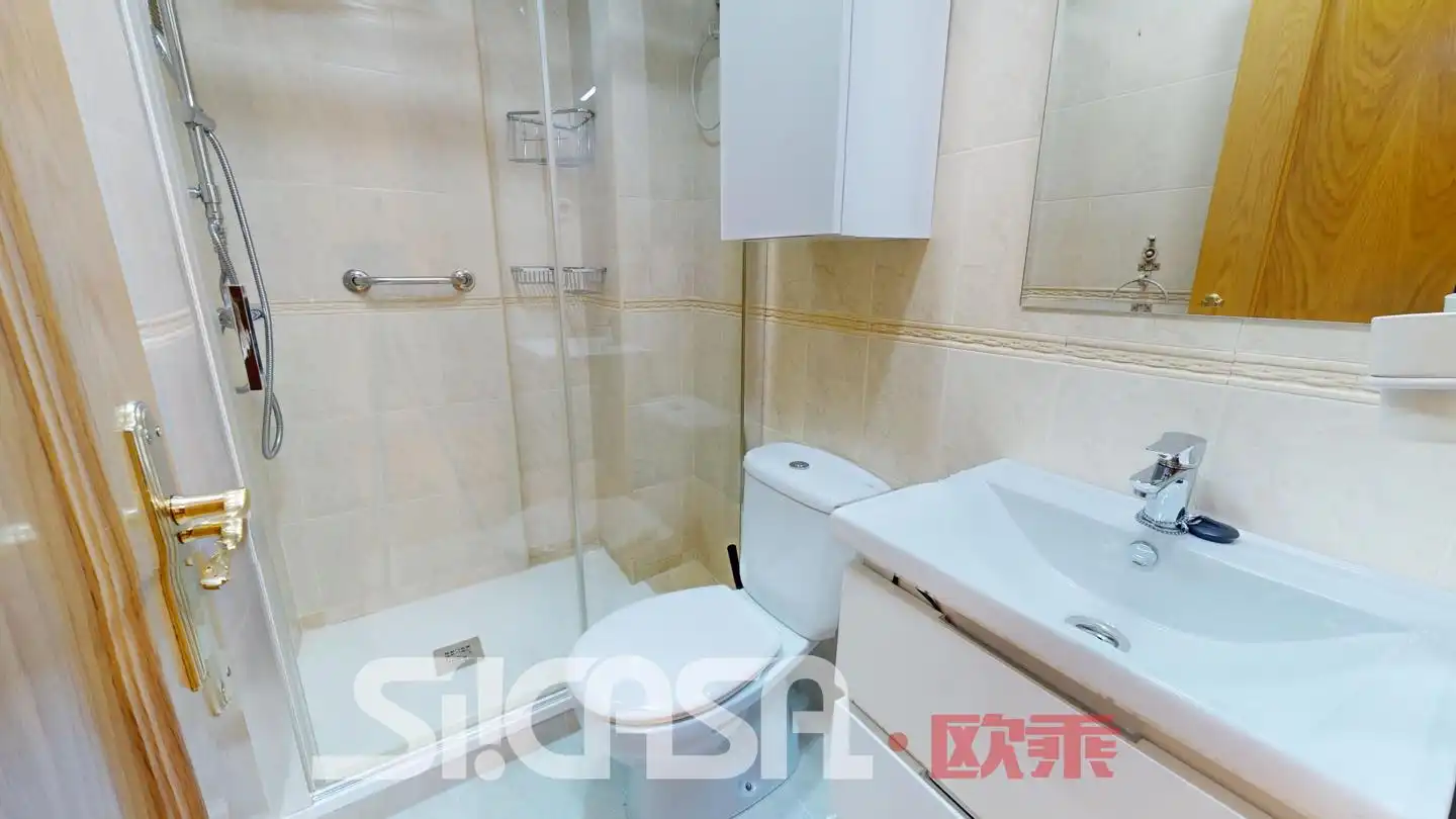 Baño de Casa adosada en venta en Parla con Aire acondicionado, Calefacción y Terraza