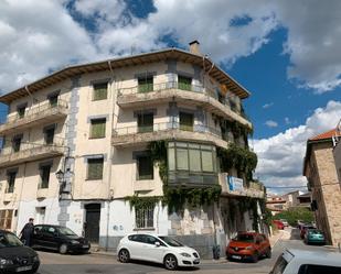 Vista exterior de Edifici en venda en Miraflores de la Sierra