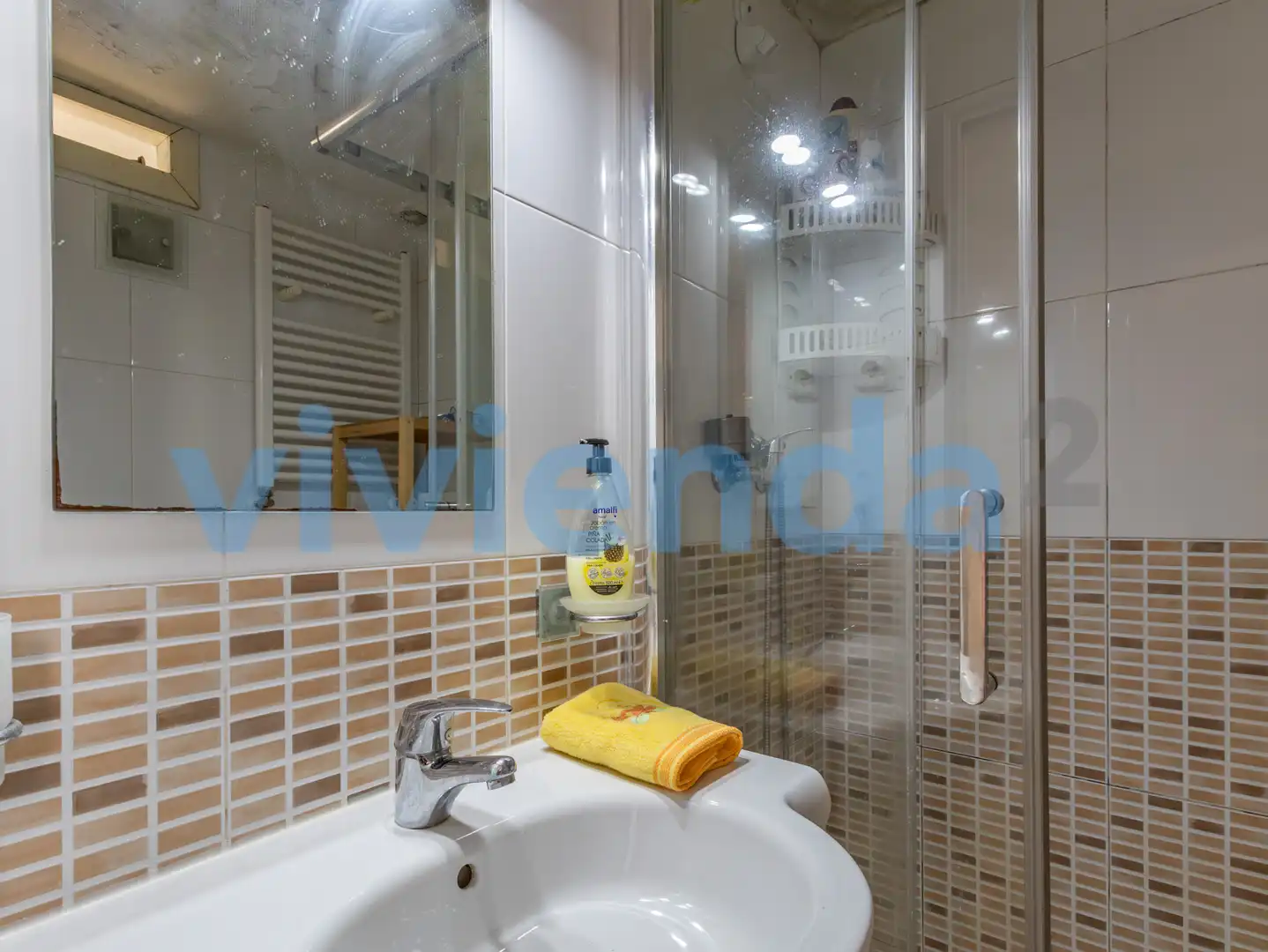 Bathroom of Flat for sale in Madrid  with Air Conditioner and Heating