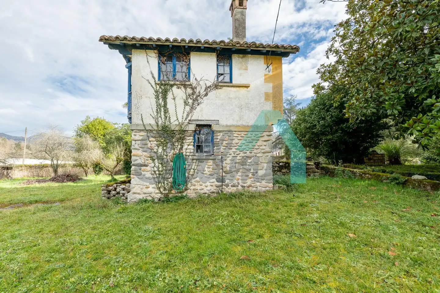 Vista exterior de Casa o xalet en venda en Piloña amb Jardí privat, Parquet i Terrassa