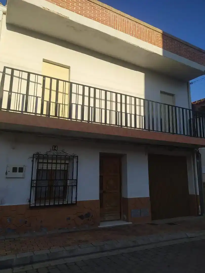 Vista exterior de Casa adosada en venta en La Herrera con Trastero, Amueblado y Balcón