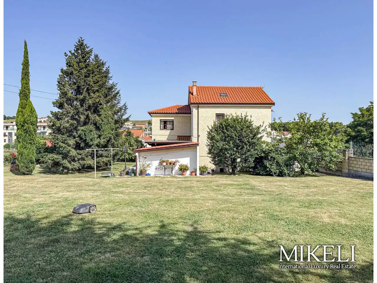 Casa o xalet en venda en El Astillero   amb Calefacció i Jardí privat