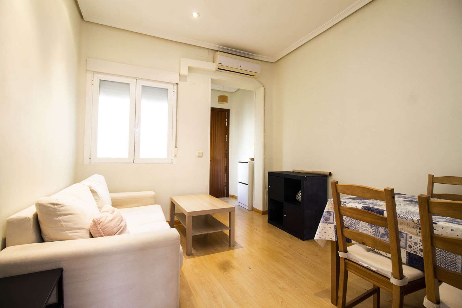 Bedroom of Apartment to share in  Madrid Capital  with Air Conditioner, Heating and Terrace