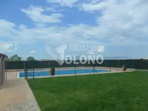 Piscina de Dúplex en venta en Castañares de Rioja con Calefacción, Terraza y Trastero