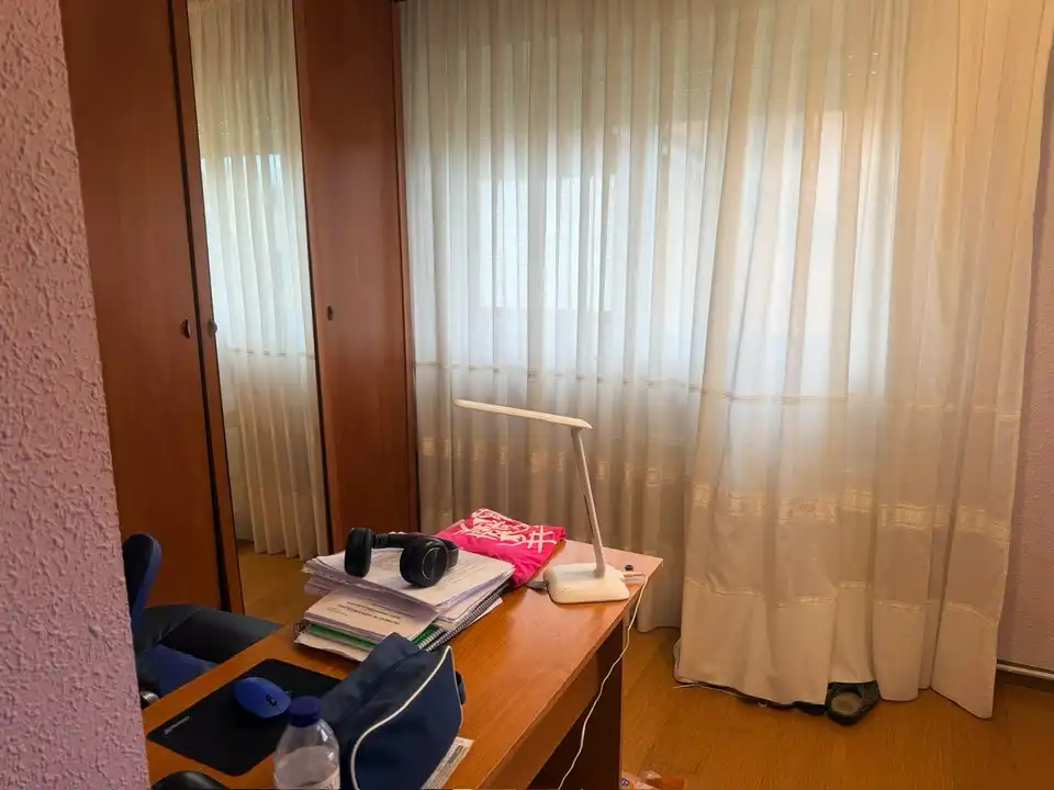 Habitación de Casa adosada en venta en Torrelavega  con Calefacción, Parquet y Terraza