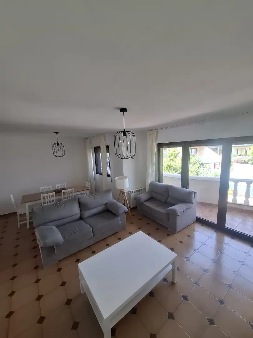 Sala d'estar de Casa adosada en venda en Villaviciosa de Odón amb Aire condicionat, Calefacció i Jardí privat