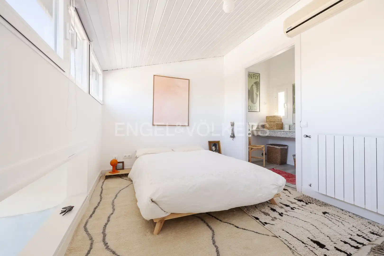 Schlafzimmer von Dachboden zum Verkauf in Madrid mit Klimaanlage, Heizung und Parkett
