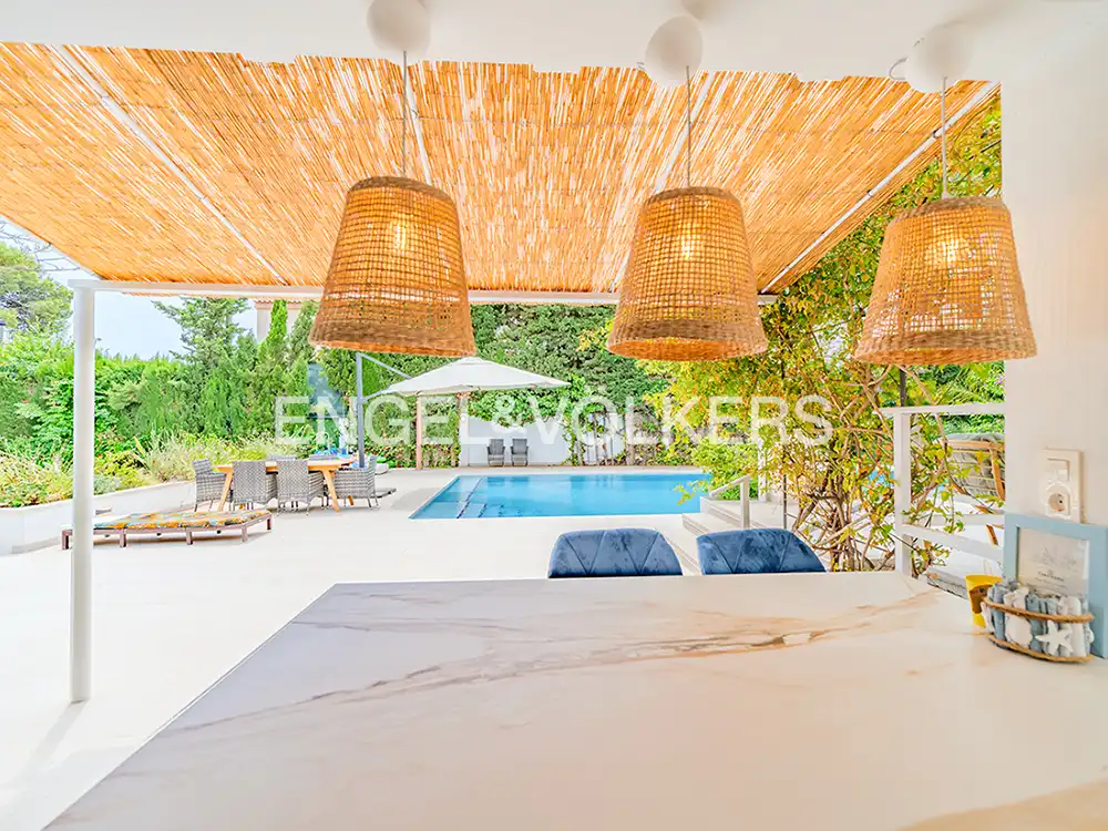 Villa mit Pool zum Verkauf in Carrer Font de Bugaya