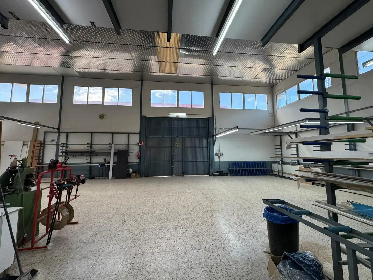 Fabrikhallen zur Miete in Elda