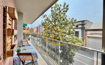 Vista exterior de Pis en venda en Cerdanyola del Vallès amb Aire condicionat, Calefacció i Jardí privat