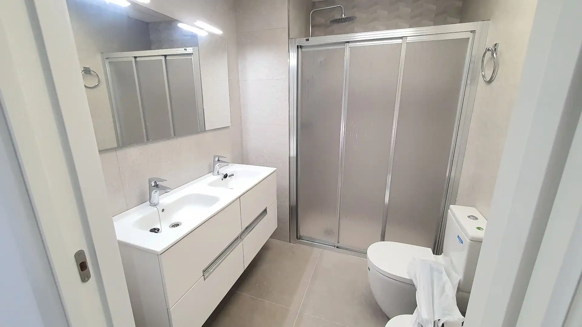 Badezimmer von Wohnung zur Miete in Adra mit Klimaanlage und Möbliert