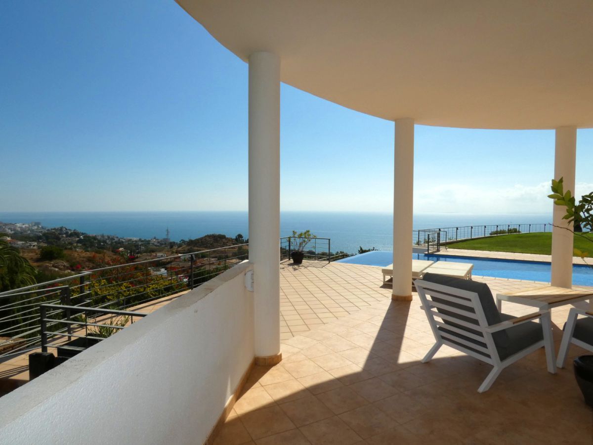Terrace of House or chalet for sale in Benalmádena  with Air Conditioner, Heating and Private garden