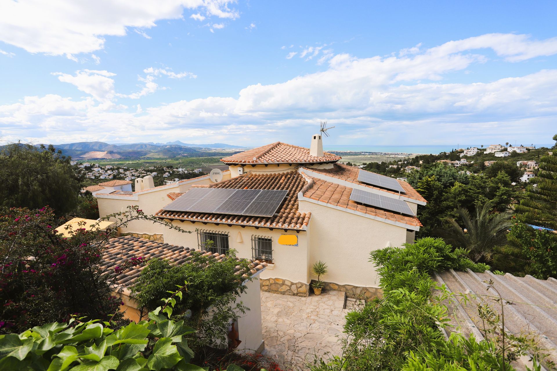 Vista exterior de Casa o xalet en venda en El Ràfol d'Almúnia amb Calefacció, Jardí privat i Terrassa
